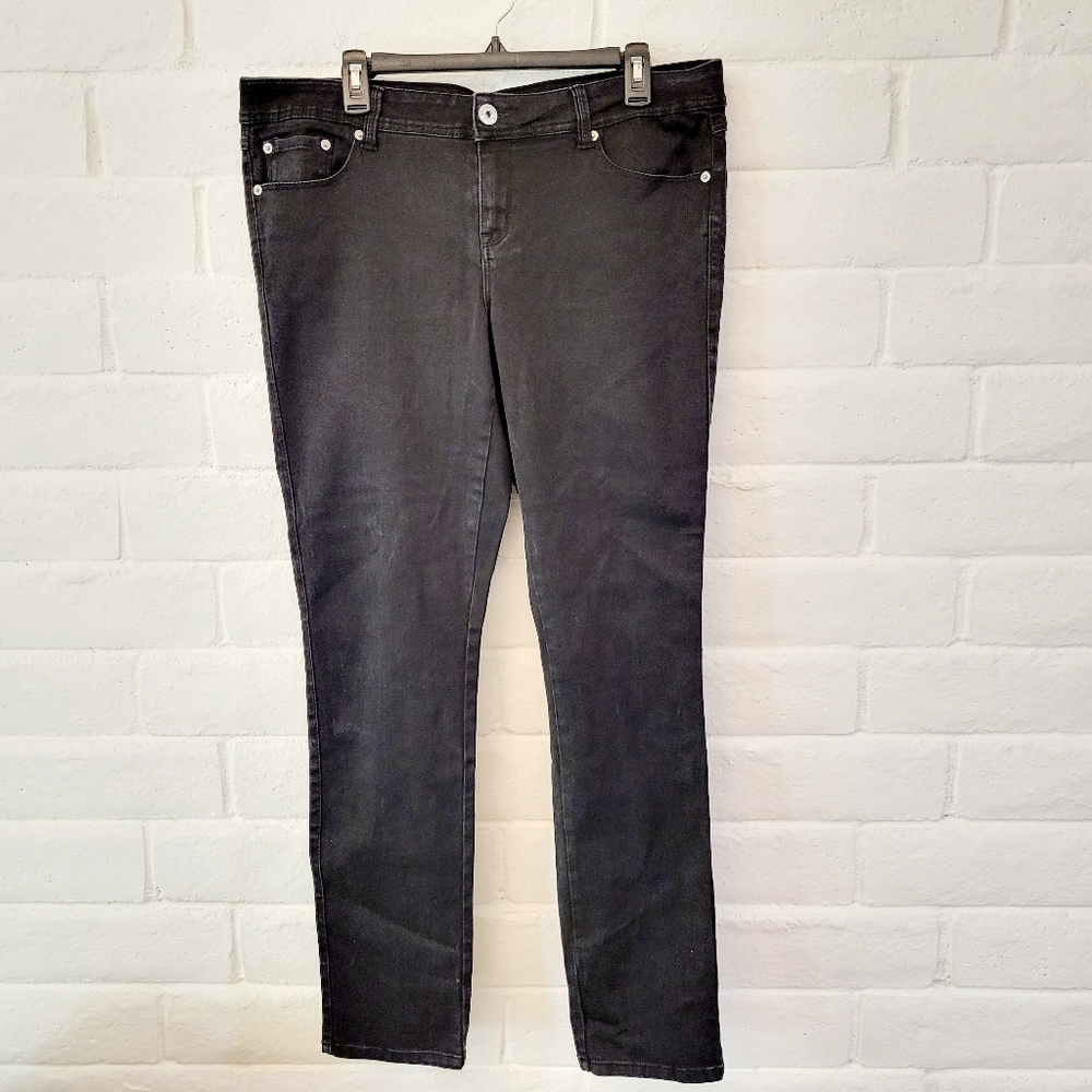 NWT BONGO PLUS SIZE 18W Mid Rise Black Skinny Jeans